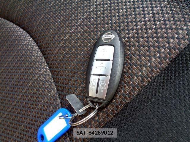 Nissan SERENA 2016-02 5878292-15