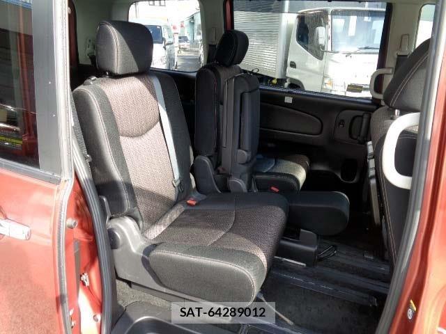Nissan SERENA 2016-02 5878292-16