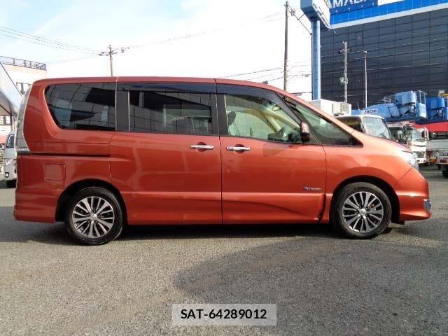 Nissan SERENA 2016-02 5878292-22