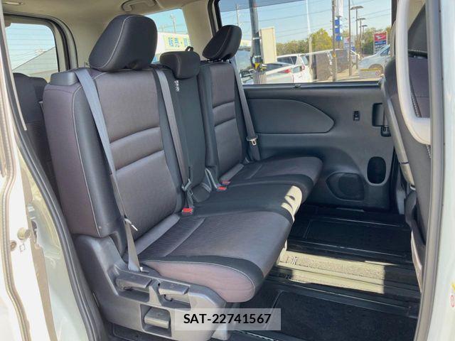 Nissan SERENA 2016-11 6247341-9