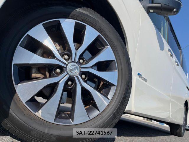 Nissan SERENA 2016-11 6247341-13