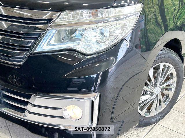 Nissan SERENA 2014-02 6247350-12