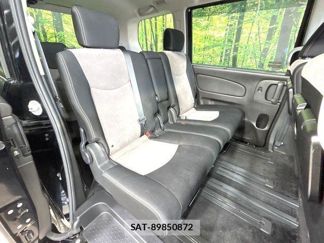 Nissan SERENA 2014-02 6247350-8