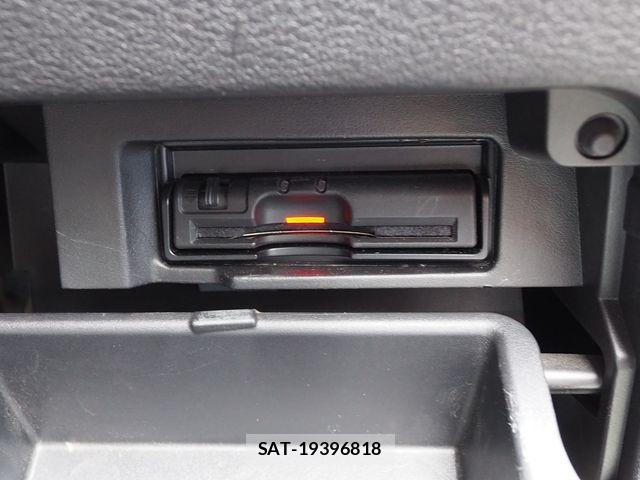 Nissan SERENA 2017-04 6247339-13