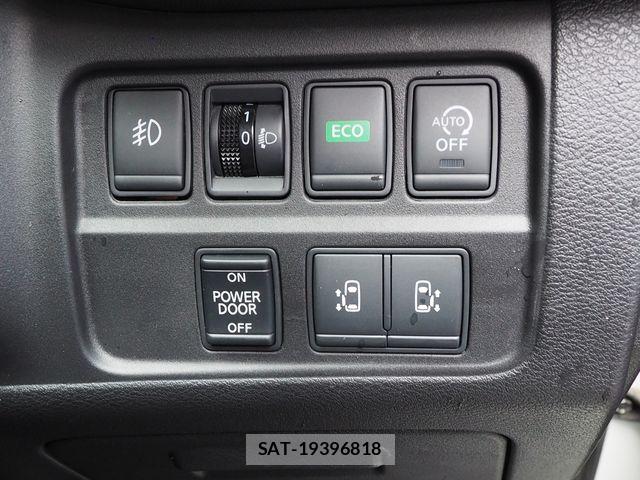 Nissan SERENA 2017-04 6247339-6
