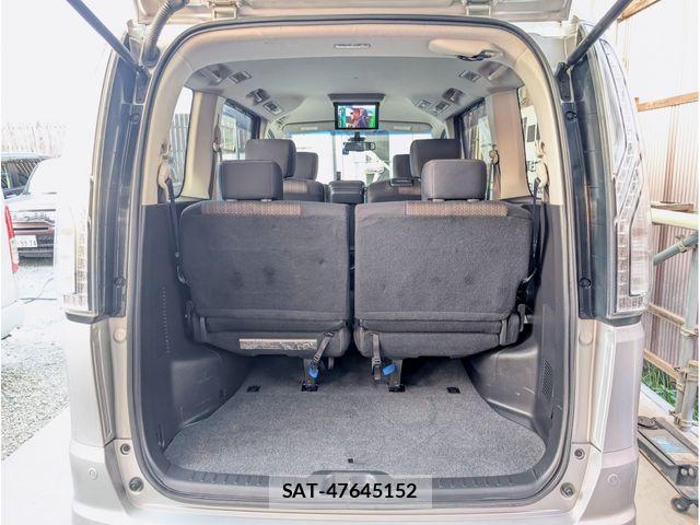 Nissan SERENA 2015-11 6304612-9