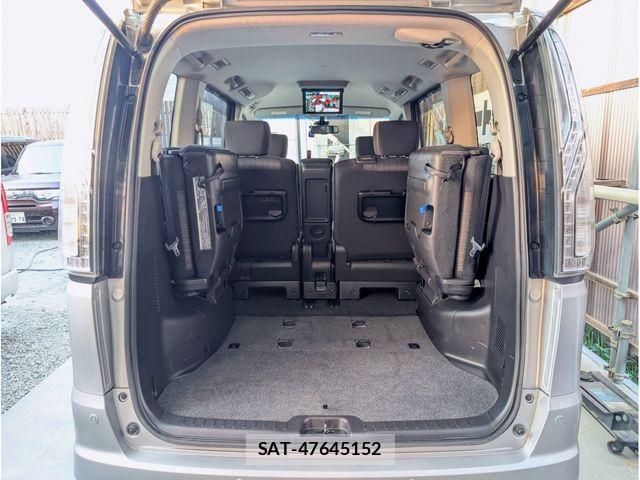 Nissan SERENA 2015-11 6304612-11