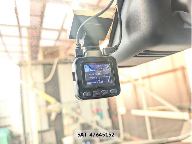 Nissan SERENA 2015-11 6304612-19