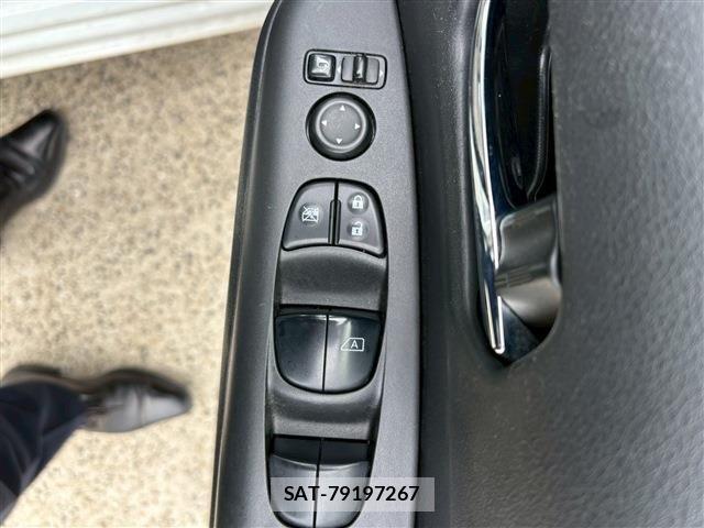Nissan SERENA 2017-09 6546808-17