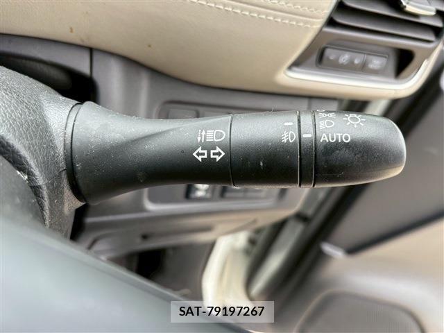 Nissan SERENA 2017-09 6546808-27