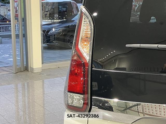 Nissan SERENA 2017-06 6616006-12