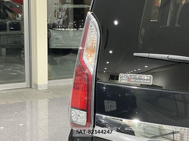 Nissan SERENA 2017-09 6614733-11