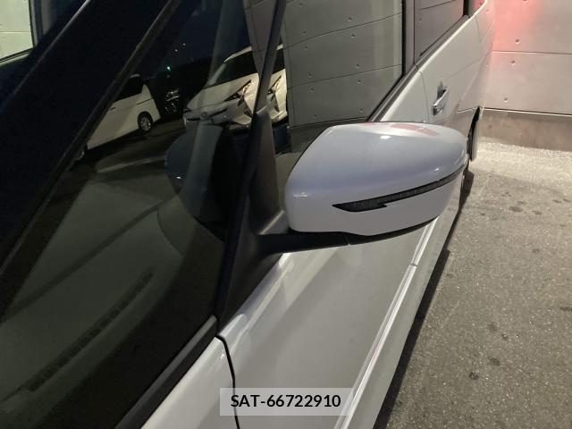Nissan SERENA 2016-10 6614732-10