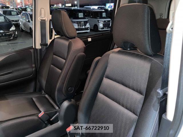 Nissan SERENA 2016-10 6614732-24