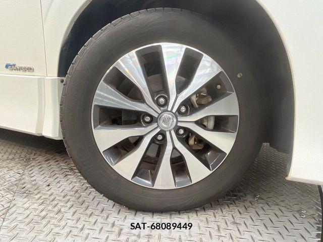 Nissan SERENA 2017-09 6614726-12