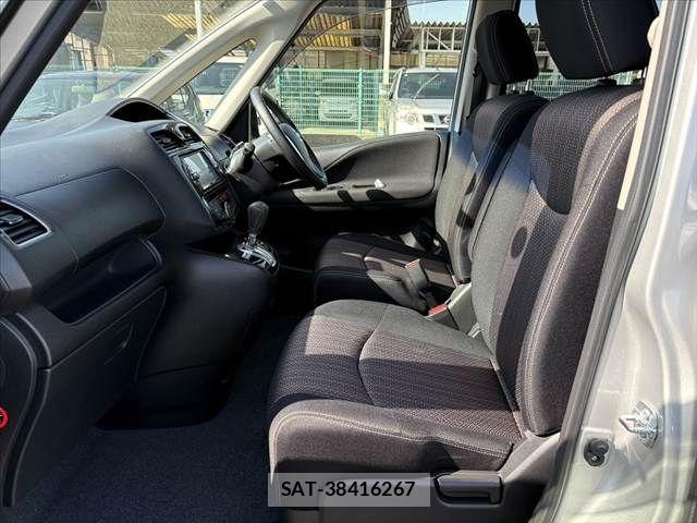 Nissan SERENA 2014-01 6614774-18