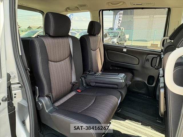 Nissan SERENA 2014-01 6614774-22