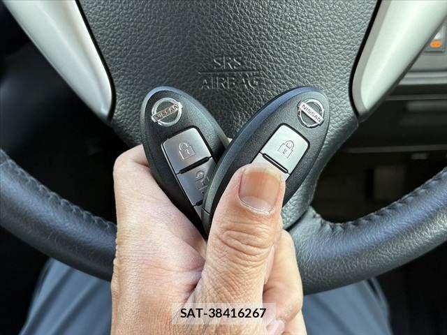 Nissan SERENA 2014-01 6614774-5