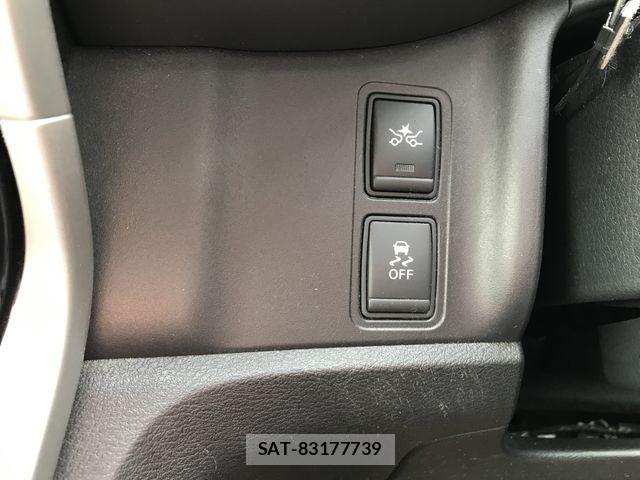 Nissan SERENA 2017-09 6614735-25