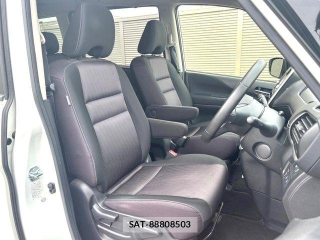 Nissan SERENA 2017-06 6614719-7