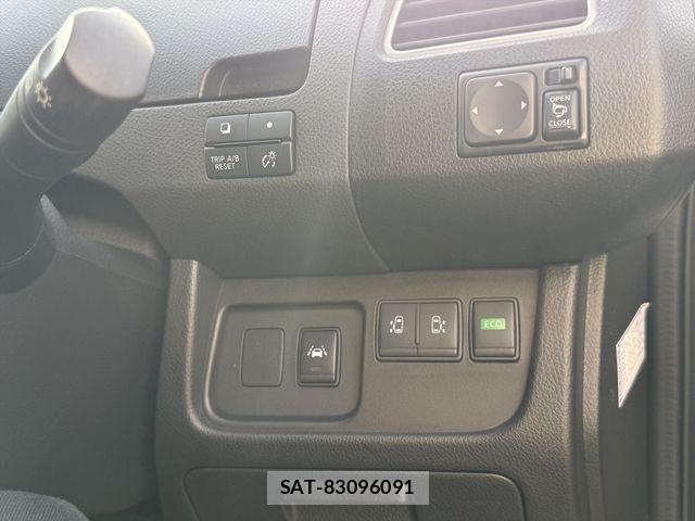 Nissan SERENA 2015-10 6614767-12