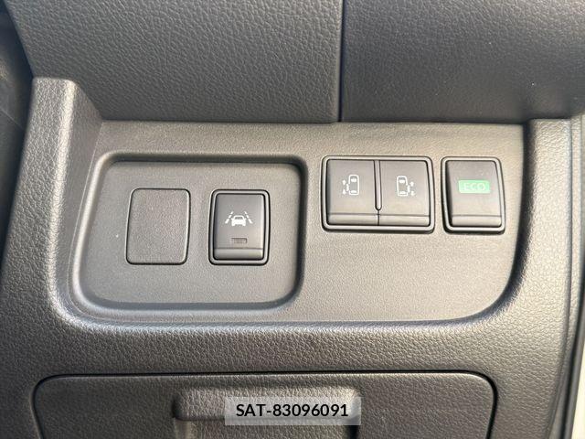 Nissan SERENA 2015-10 6614767-13