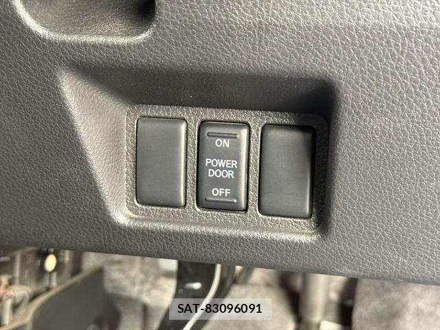 Nissan SERENA 2015-10 6614767-15