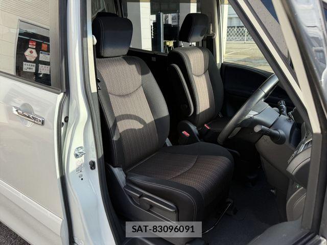 Nissan SERENA 2015-10 6614767-24