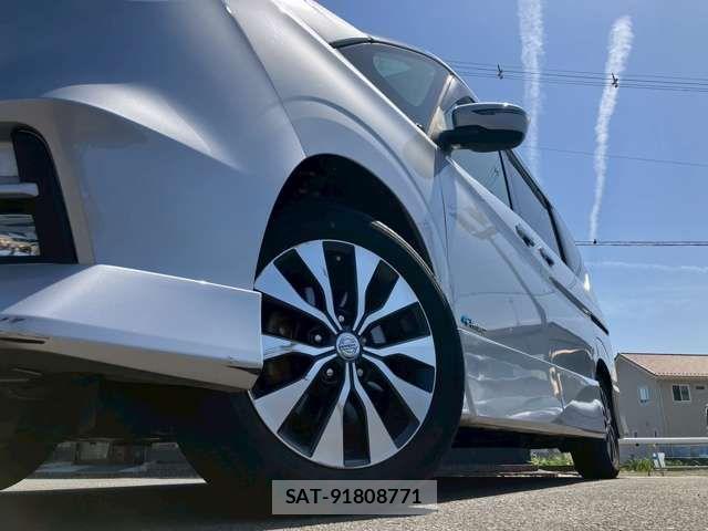 Nissan SERENA 2017-04 6642519-11