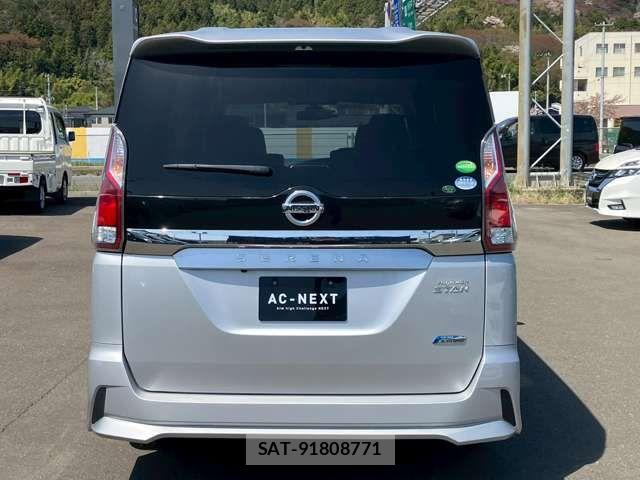 Nissan SERENA 2017-04 6642519-14