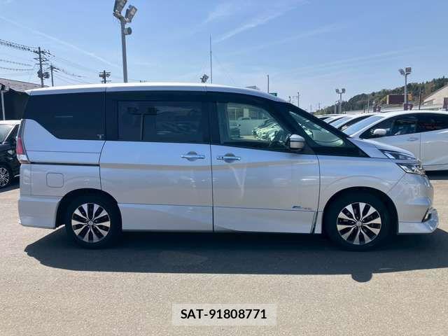 Nissan SERENA 2017-04 6642519-16