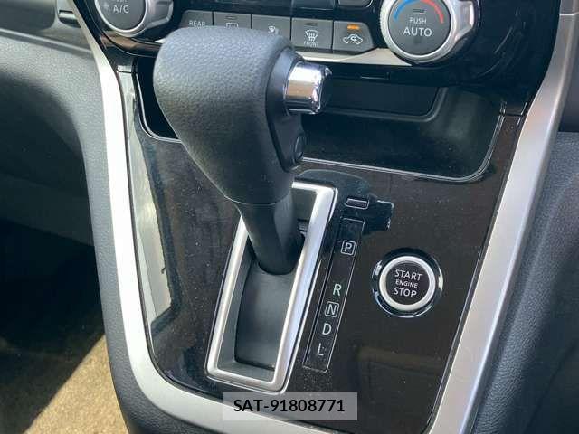 Nissan SERENA 2017-04 6642519-6