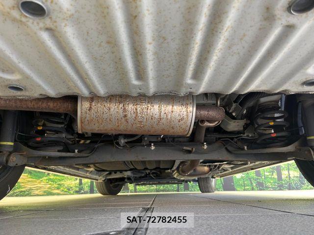 Nissan SERENA 2017-01 6642518-19
