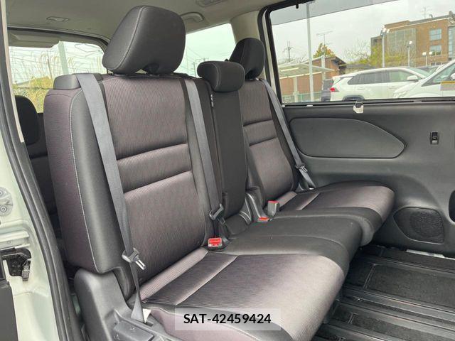 Nissan SERENA 2017-09 6673568-9
