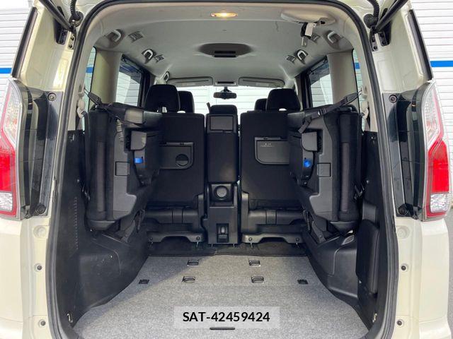 Nissan SERENA 2017-09 6673568-11