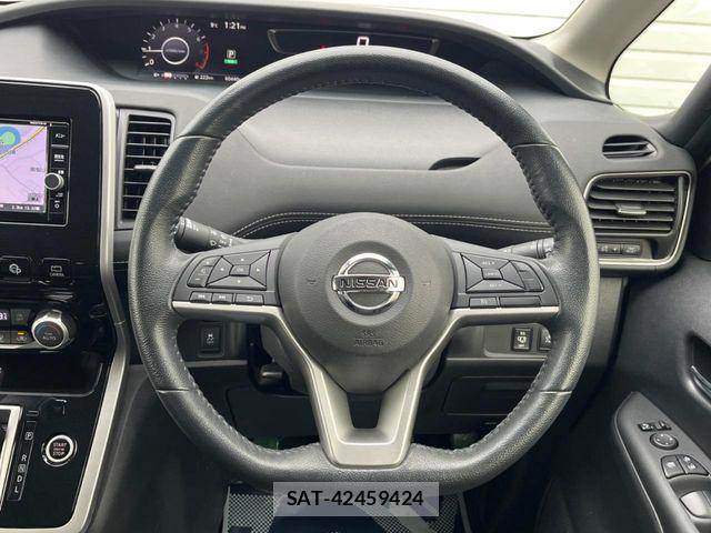 Nissan SERENA 2017-09 6673568-12