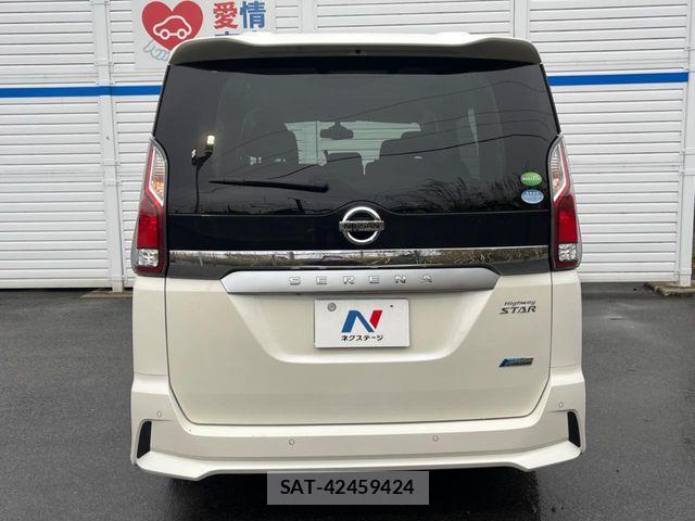 Nissan SERENA 2017-09 6673568-16