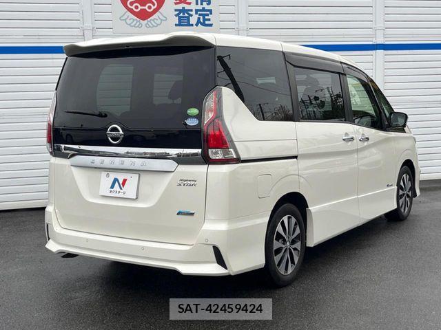 Nissan SERENA 2017-09 6673568-18