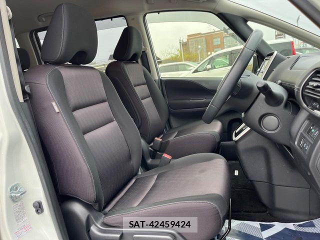 Nissan SERENA 2017-09 6673568-8