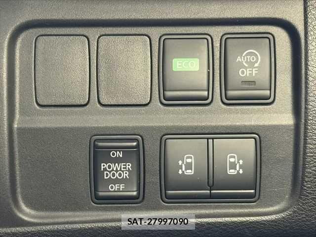 Nissan SERENA 2017-04 6673596-9