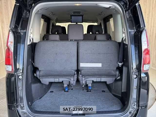 Nissan SERENA 2017-04 6673596-13