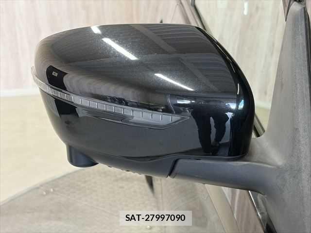Nissan SERENA 2017-04 6673596-28