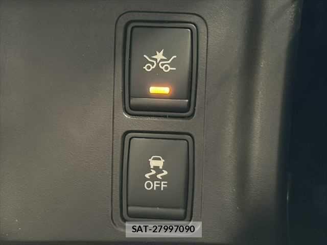 Nissan SERENA 2017-04 6673596-8