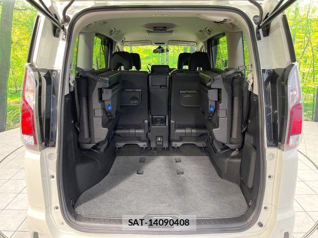 Nissan SERENA 2017-01 6673566-11
