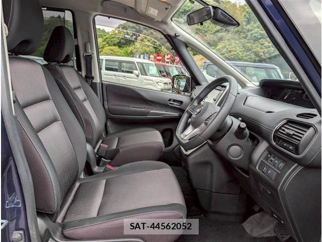 Nissan SERENA 2017-03 6673567-12