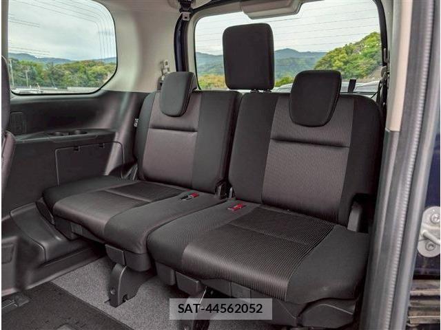 Nissan SERENA 2017-03 6673567-16