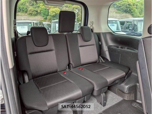Nissan SERENA 2017-03 6673567-17