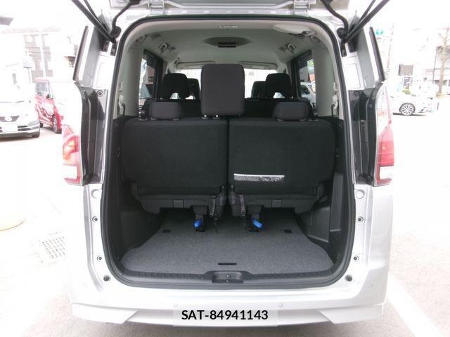 Nissan SERENA 2018-01 6677979-9
