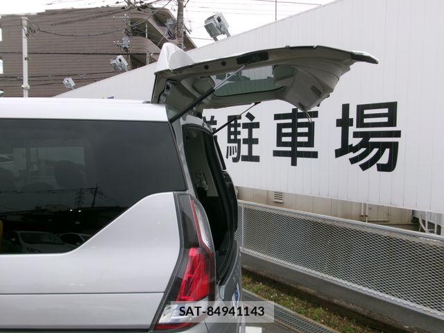 Nissan SERENA 2018-01 6677979-23