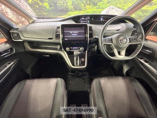 Nissan SERENA 2017-09 6678020-1